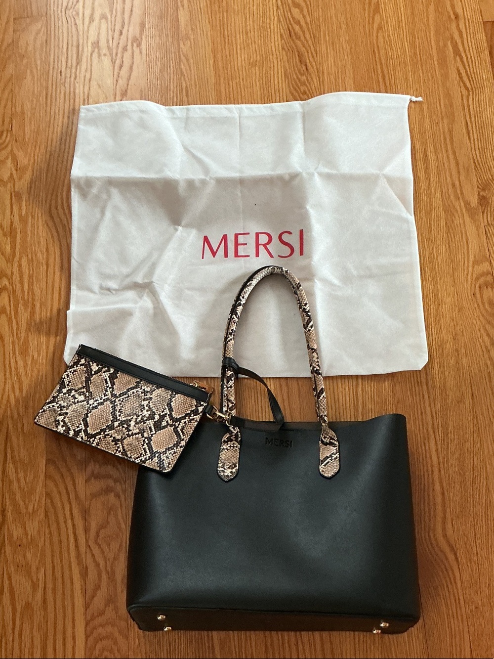 Mersi Isabel Bucket Style Snake Print Vegan Bag W/Protective Bag and extra bag